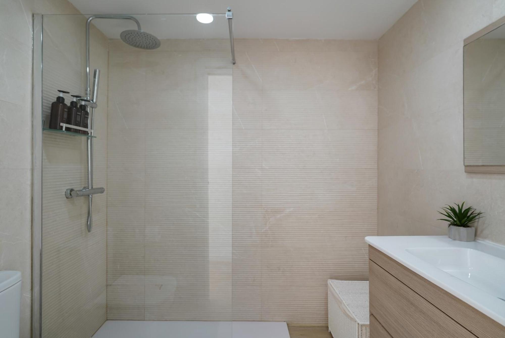 Nomad Malaga - Chic Apartament Center Torremolinos Buitenkant foto